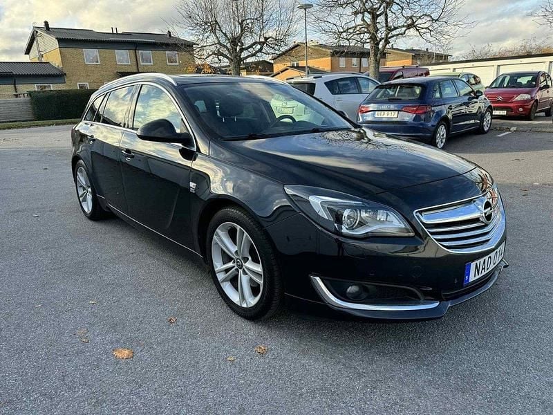 Svart Begagnad 2015 Opel Insignia Business Kombi | 70 000 kr (Marknadspris) - Bild 1/4