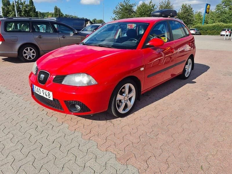 Röd Begagnad 2007 Seat Ibiza Halvkombi | 22 500 kr (Marknadspris) - Bild 1/4