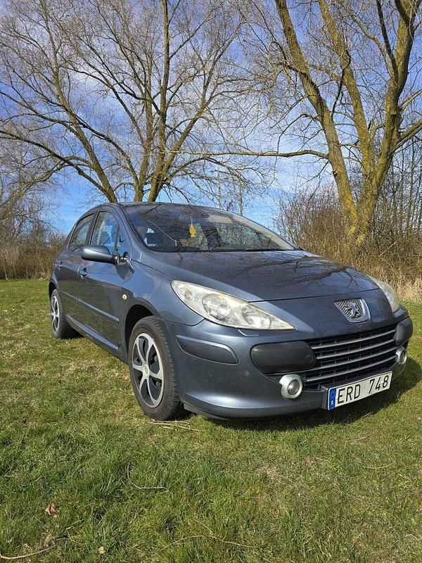 Grå Begagnad 2008 Peugeot 307 Halvkombi | 14 000 kr (Marknadspris) - Bild 1/4
