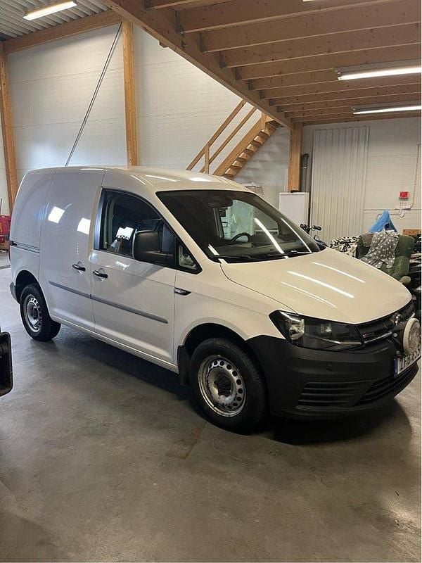 Vit Begagnad 2018 VW Caddy Minibuss | 125 000 kr (Superpris) - Bild 1/4