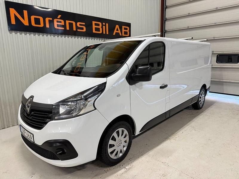 Vit Begagnad 2020 Renault Trafic Minibuss | 149 000 kr (Marknadspris) - Bild 1/4