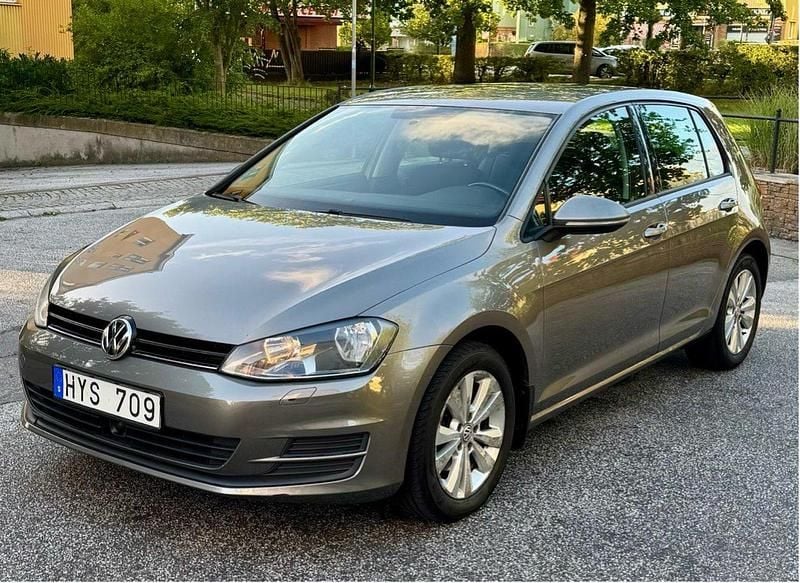 Grå Begagnad 2013 VW Golf VII Halvkombi | 72 000 kr (Marknadspris) - Bild 1/4