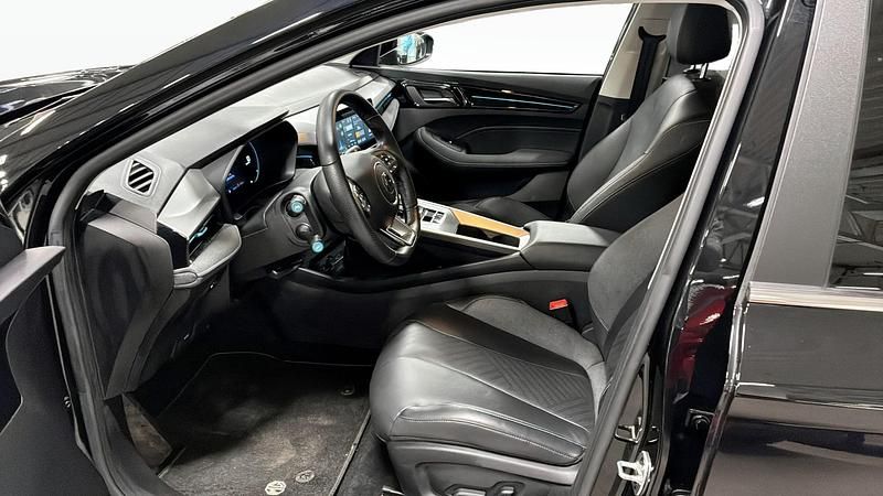 Begagnad MG MG5 EV Long Range 11 kW (15 HK) 2022 Svart Kombi