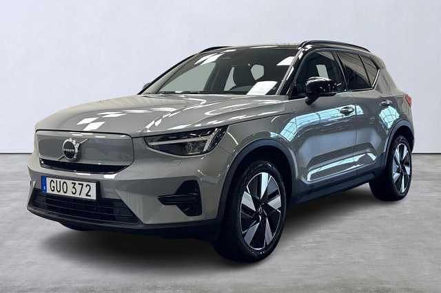 Grå Begagnad 2023 Volvo XC40 Core SUV | 399 900 kr - Bild 1/4