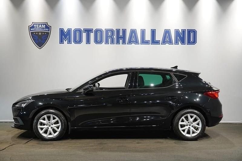 Begagnad Seat Leon Style 112 HK (82 kW) 2021 Svart Halvkombi