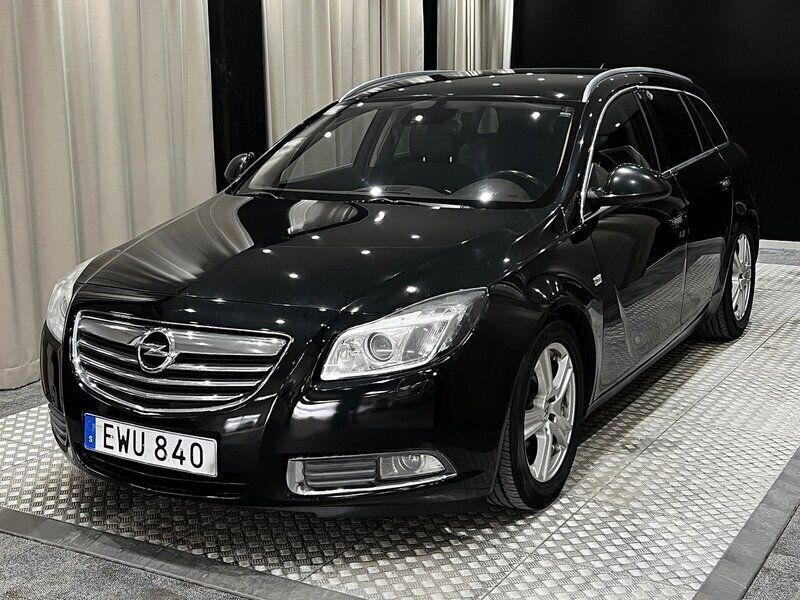 Svart Begagnad 2012 Opel Insignia Kombi | 89 900 kr (Marknadspris) - Bild 1/4