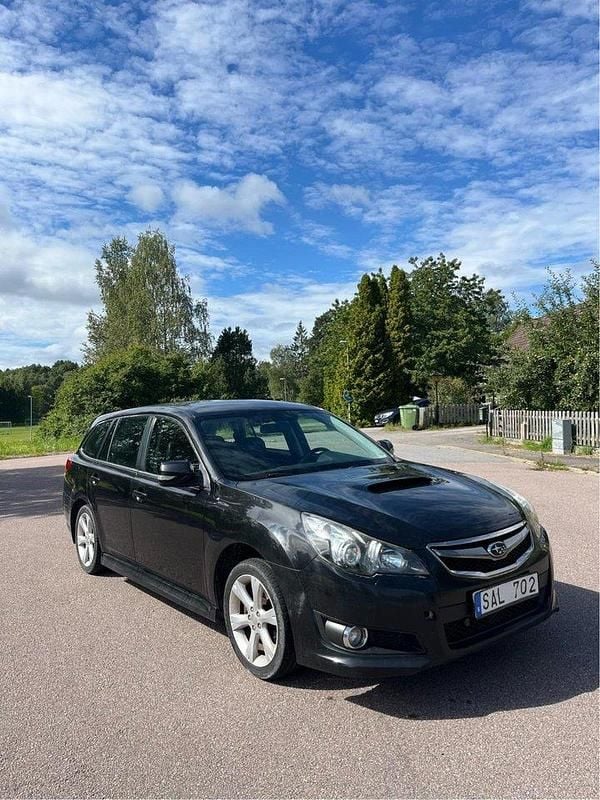 Svart Begagnad 2010 Subaru Legacy Kombi | 34 900 kr (Bra pris) - Bild 1/4