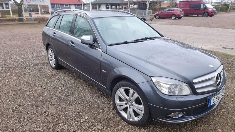 Begagnad Mercedes C350 Avantgarde 272 HK (200 kW) 2009 Gråmetallic. diamond brite behandlad utvändigt och invändigt. Kombi