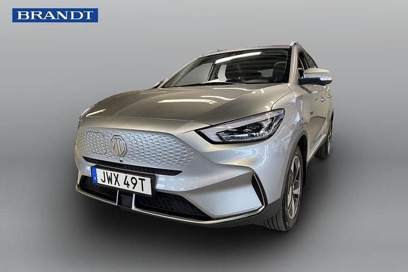 Grå Begagnad 2022 MG ZS Luxury Sedan | 229 900 kr (Superpris) - Bild 1/4