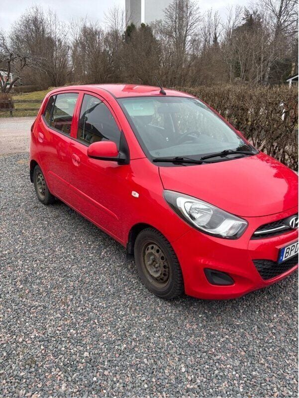 Röd Begagnad 2012 Hyundai i10 Premium Halvkombi | 28 000 kr (Bra pris) - Bild 1/3
