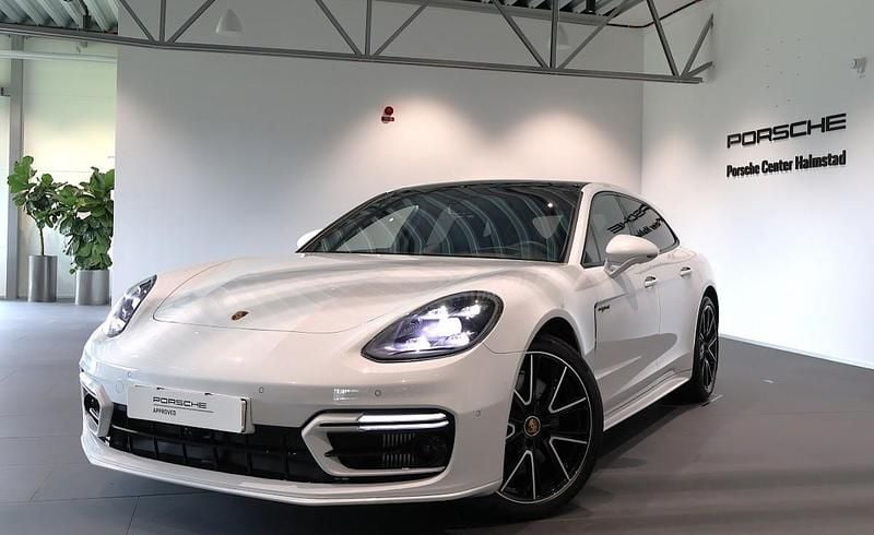 Vit Begagnad 2023 Porsche Panamera 4 Platinum Edition Sedan | 1 025 000 kr (Marknadspris) - Bild 1/4