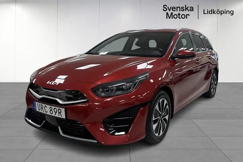 Röd Begagnad 2023 Kia Ceed Sportswagon Advance Kombi | 264 200 kr (Marknadspris) - Bild 1/4