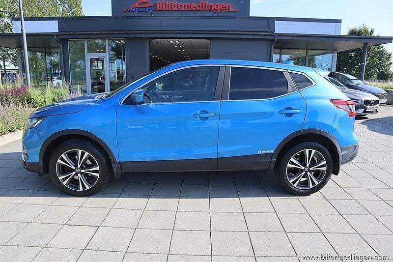 Blå samma som bilen Begagnad 2018 Nissan Qashqai SUV | 144 900 kr (Bra pris) - Bild 1/4