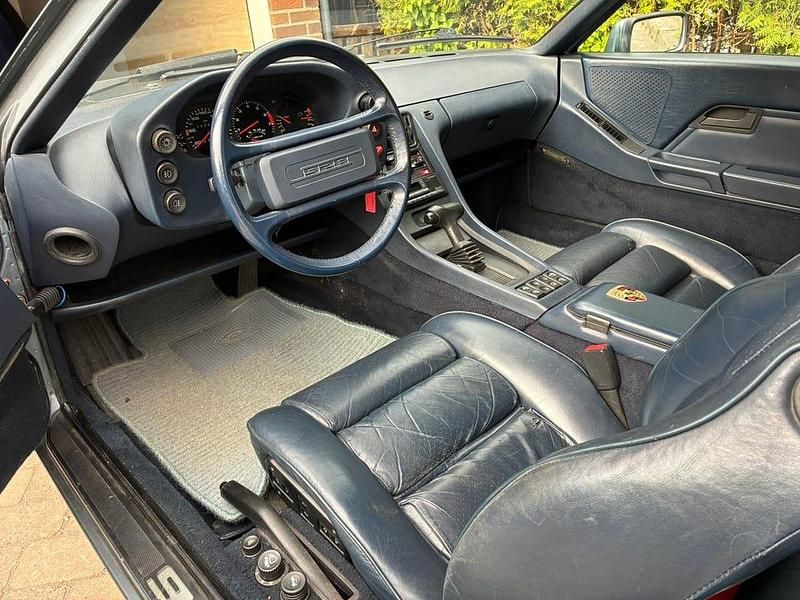Begagnad Porsche 928 310 HK (228 kW) 1984 Gråblåmetallic Sportkupé