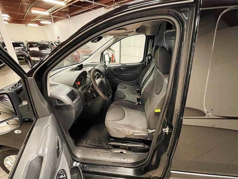 Begagnad Citroën Jumpy 164 HK (120 kW) 2014 Flerfärgad (flerf) Minibuss