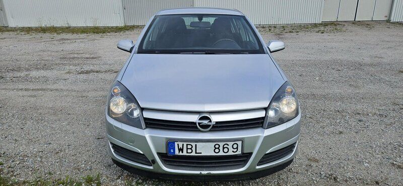 Grå Begagnad 2004 Opel Astra Halvkombi | 22 500 kr (Marknadspris) - Bild 1/4