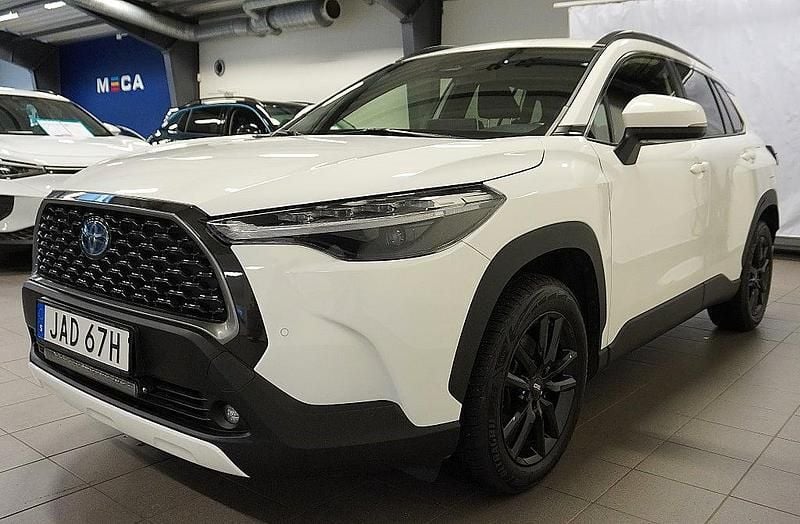 Begagnad Toyota Corolla Cross Style 197 HK (144 kW) 2022 Vit SUV