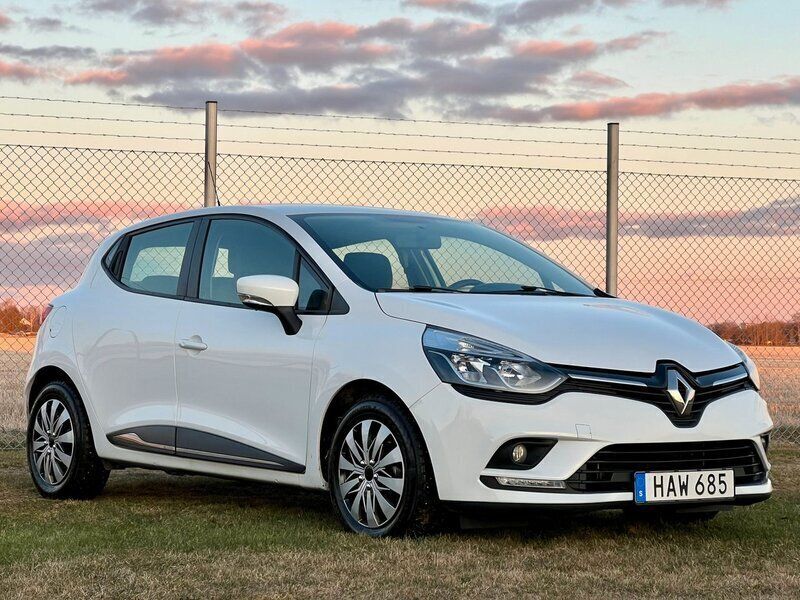 Vit Begagnad 2016 Renault Clio IV Zen Halvkombi | 99 500 kr (Marknadspris) - Bild 1/4
