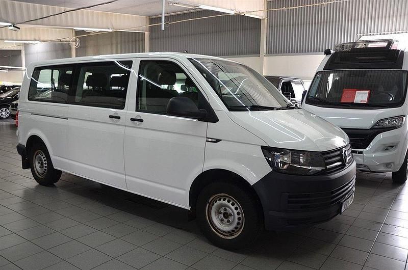 Vit Begagnad 2017 VW Caravelle Trendline Minibuss | 269 900 kr (Bra pris) - Bild 1/4