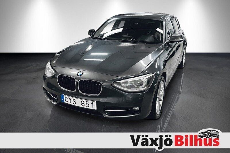 Grå Begagnad 2013 BMW 116 Sport Line Halvkombi | 99 900 kr (Marknadspris) - Bild 1/4