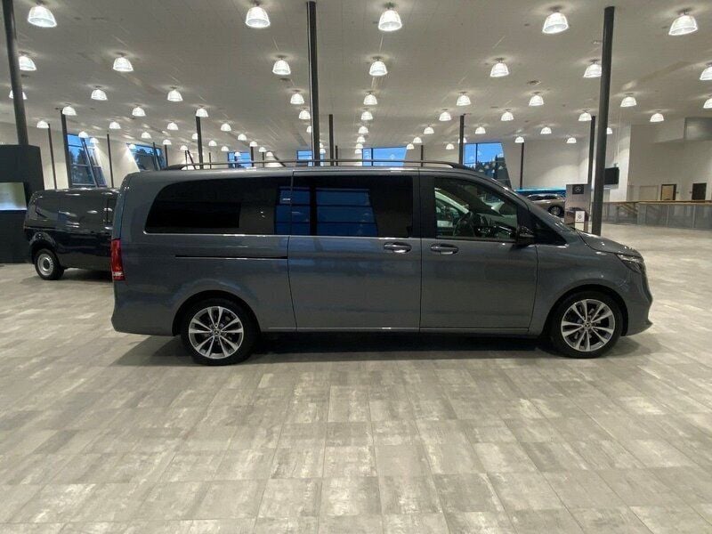 Begagnad Mercedes V220 2024 Grå Minibuss