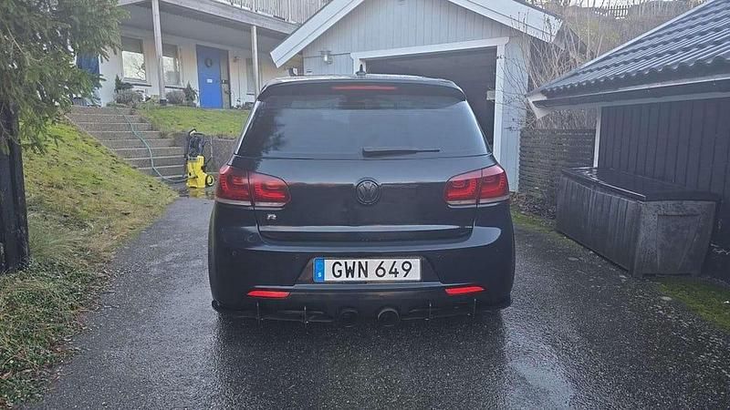 Begagnad VW Golf VI R 270 HK (198 kW) 2010 Halvkombi