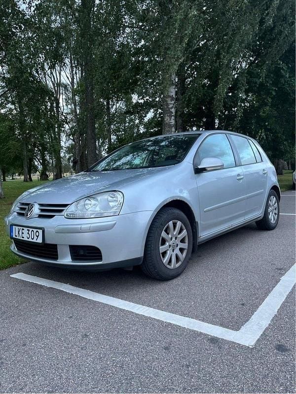 Silver Begagnad 2008 VW Golf Trendline Halvkombi | 24 500 kr (Bra pris) - Bild 1/4