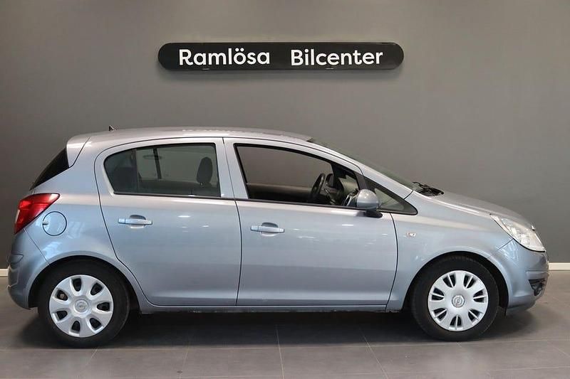 Begagnad Opel Corsa 81 HK (59 kW) 2009 Grå Halvkombi