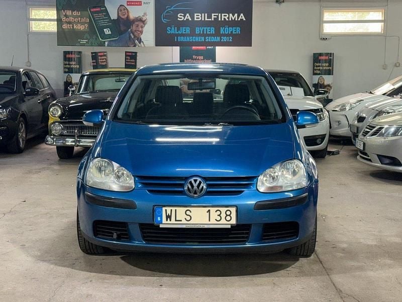 Blå Begagnad 2004 VW Golf IV Trendline Halvkombi | 34 900 kr (Lite dyr) - Bild 1/4