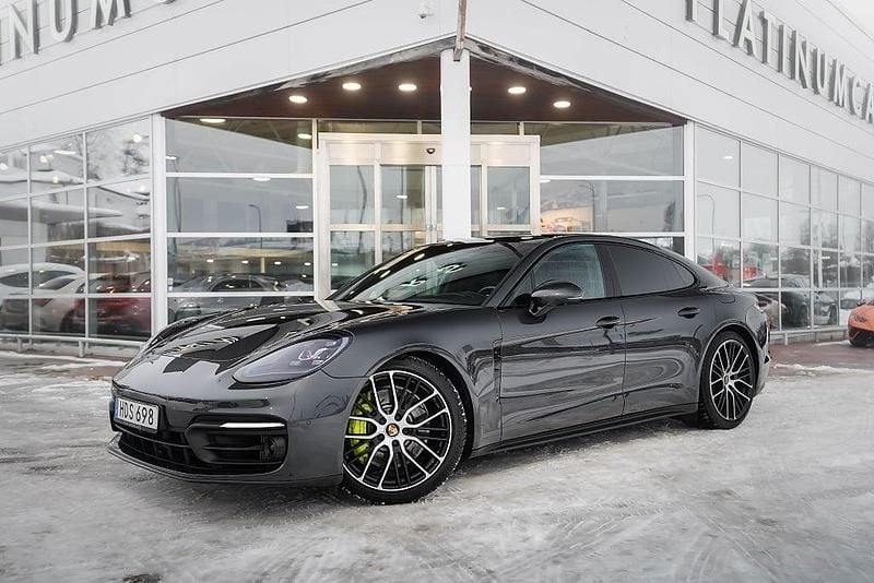 Mörkgrå Begagnad 2020 Porsche Panamera Platinum Edition Halvkombi | 869 000 kr (Lite dyr) - Bild 1/4