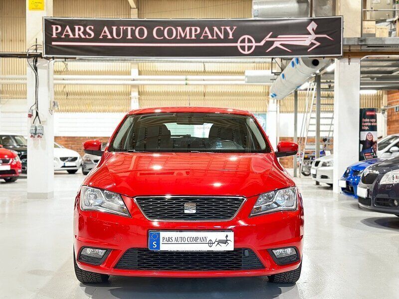 Röd Begagnad 2013 Seat Toledo Halvkombi | 74 900 kr - Bild 1/4
