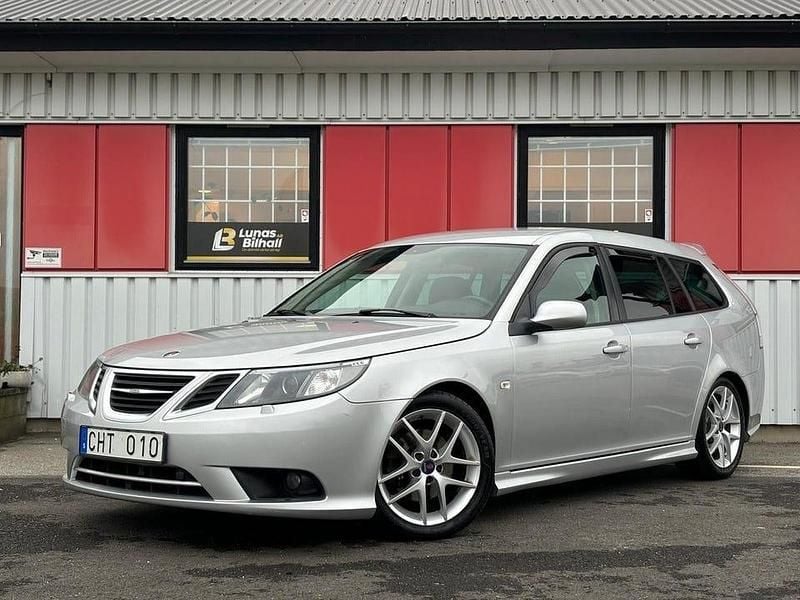 Silver Begagnad 2011 Saab 9-3 Vector Kombi | 69 900 kr (Marknadspris) - Bild 1/4