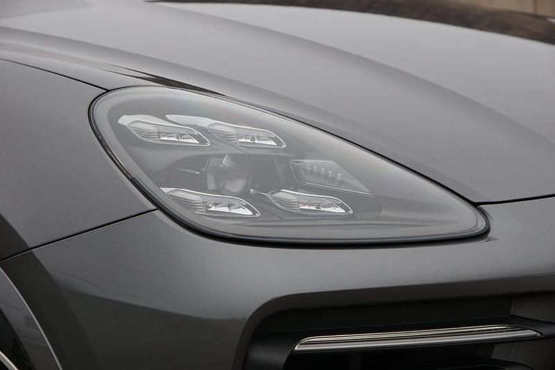 Begagnad Porsche Cayenne Chrono 462 HK (339 kW) 2020 Grå SUV