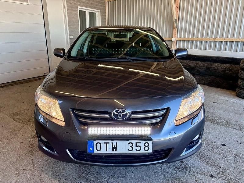Begagnad Toyota Corolla 124 HK (91 kW) 2008 Grå Sedan