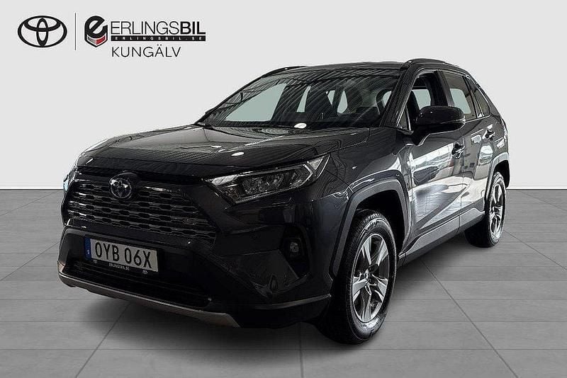 Mörkgrå Begagnad 2024 Toyota RAV4 Hybrid Active SUV | 424 900 kr (Bra pris) - Bild 1/4