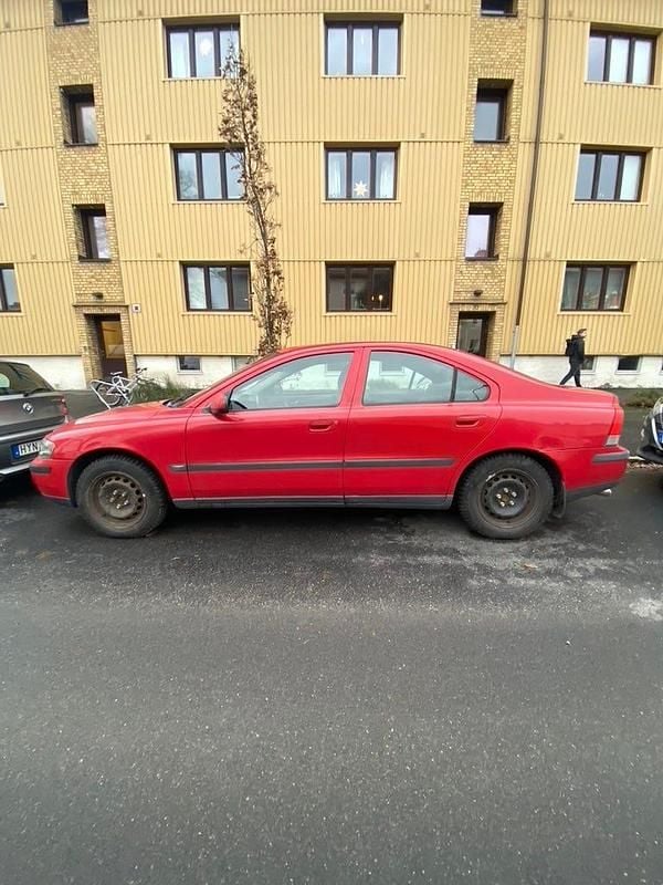Begagnad 2001 Volvo S60 Sedan | 17 000 kr (Bra pris) - Bild 1/4
