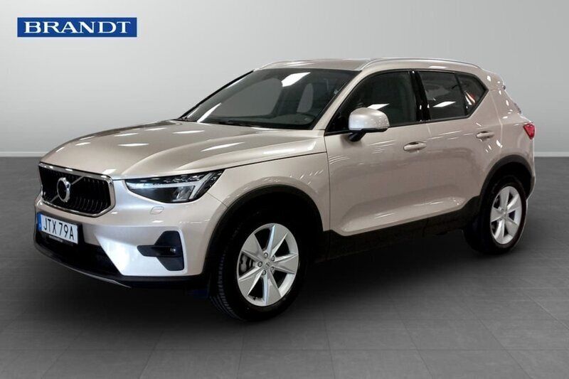 Ljusgrå (grå) Begagnad 2023 Volvo XC40 Core SUV | 299 900 kr (Lite dyr) - Bild 1/4