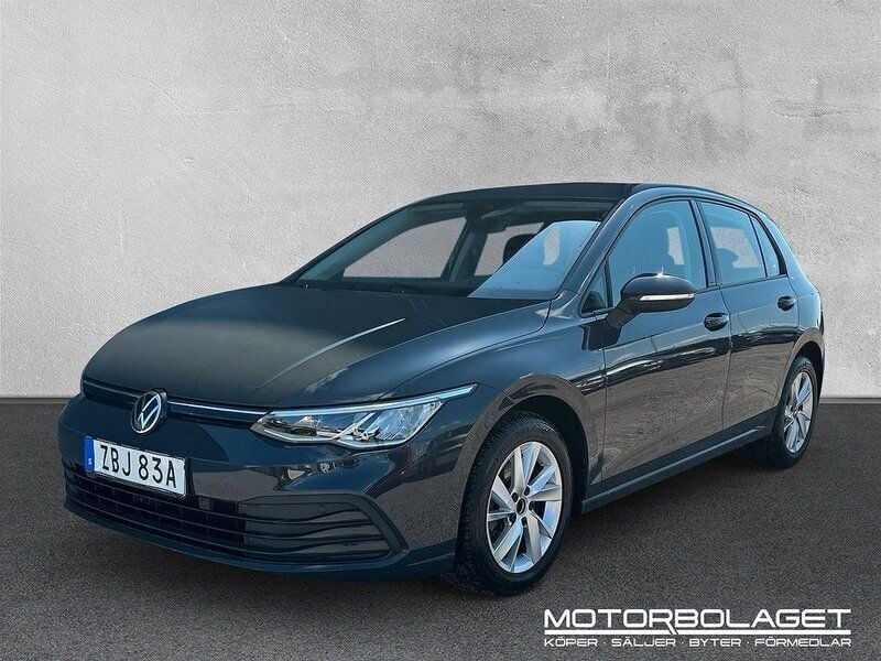 Grå Begagnad 2021 VW Golf VIII Halvkombi | 179 900 kr (Bra pris) - Bild 1/4
