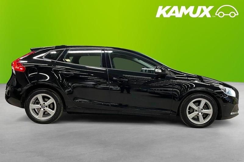 Begagnad Volvo V40 115 HK (84 kW) 2015 Svart Halvkombi