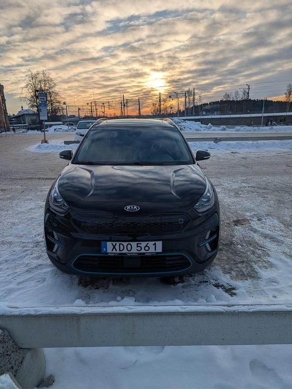 Begagnad Kia e-Niro Advance 150 kW (204 HK) 2019 Svart SUV