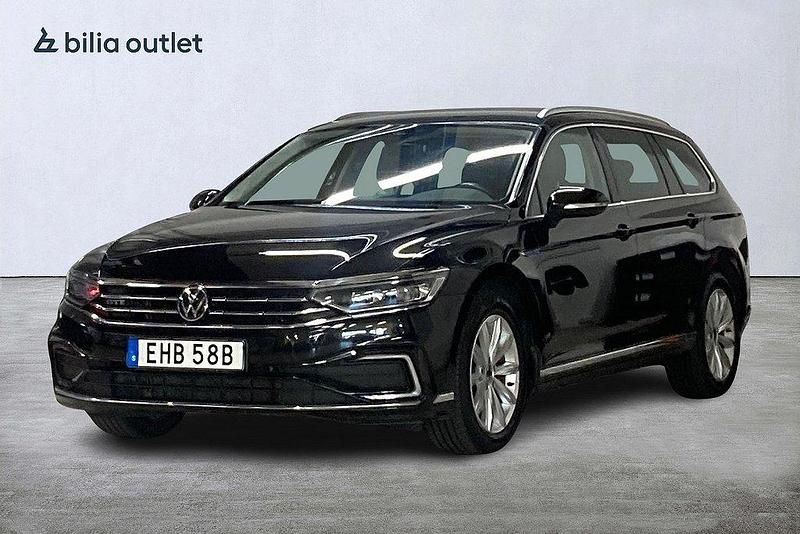 Svart Begagnad 2022 VW Passat GTE Kombi | 284 900 kr (Bra pris) - Bild 1/3