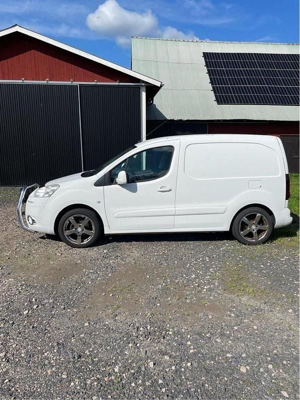 Vit Begagnad 2014 Peugeot Partner Minibuss | 55 000 kr (Marknadspris) - Bild 1/4