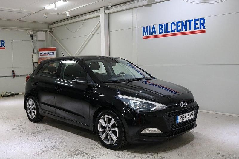Svart Begagnad 2017 Hyundai i20 Premium Halvkombi | 119 000 kr (Marknadspris) - Bild 1/3