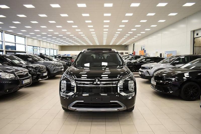 Ny Mitsubishi Outlander Instyle 136 HK (100 kW) 2025 Svartmetallic SUV