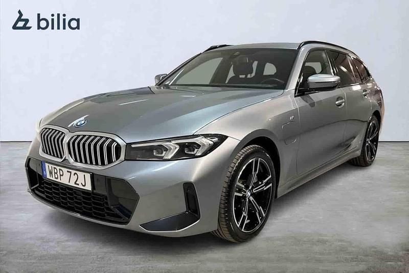 Grå Begagnad 2025 BMW 330e Kombi | 509 700 kr - Bild 1/1