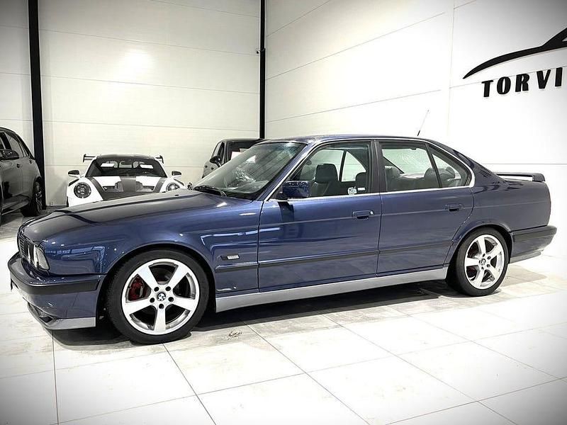 Begagnad BMW 525 M Sport 192 HK (141 kW) 1993 Mörkblå Sedan