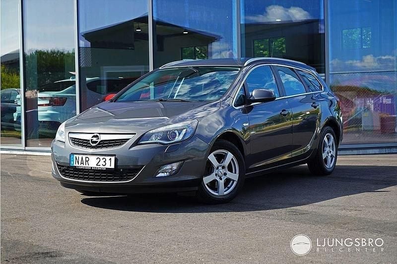 Grå Begagnad 2012 Opel Astra Kombi | 49 500 kr (Marknadspris) - Bild 1/4