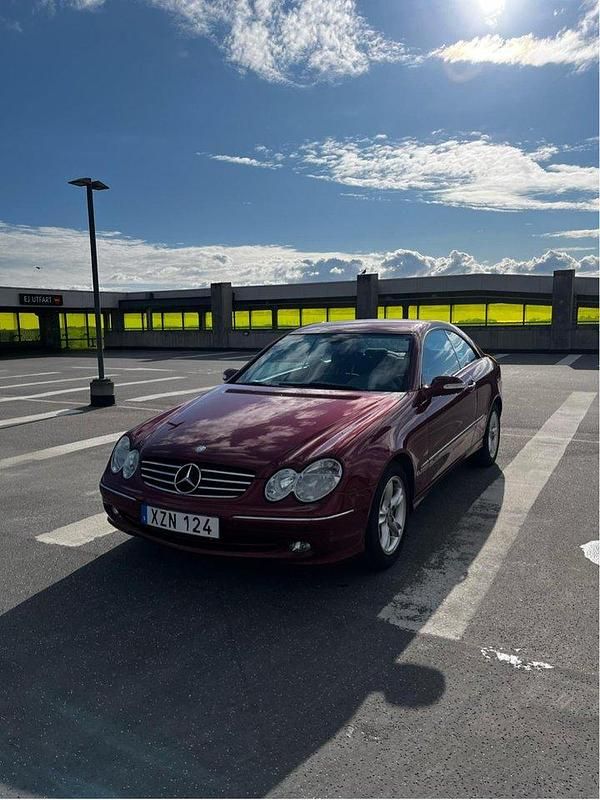 Röd Begagnad 2003 Mercedes CLK240 Avantgarde Sportkupé | 60 000 kr (Marknadspris) - Bild 1/4