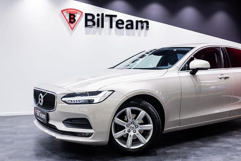 Begagnad Volvo S90 Momentum 150 HK (110 kW) 2017 Ljusbrun Sedan