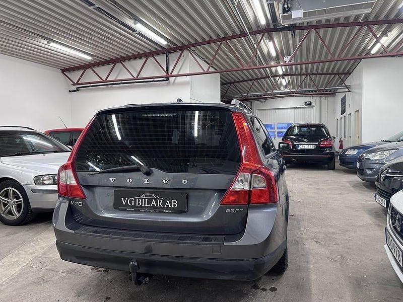 Begagnad Volvo V70 Kinetic 200 HK (147 kW) 2008 Grå Kombi